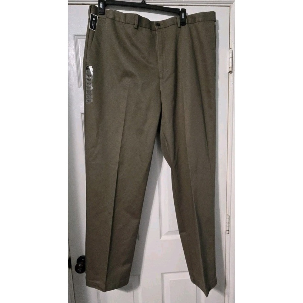 Men's NWT Haggar Dress Slacks / Pants Brown 42x32 No Iron Needed